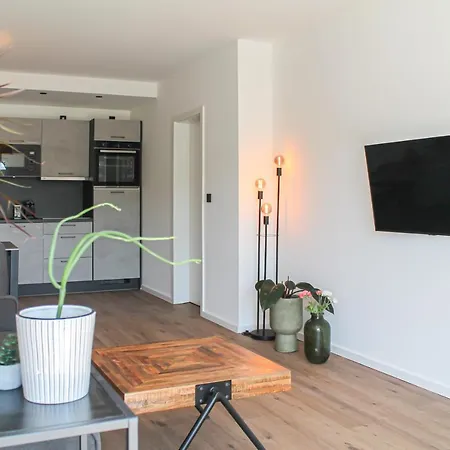 Tropical Apartment - Fuer Freunde & Familien, Stadtnah, Parkplatz, E-Ladestation, Gitterbox Fuer Fahrraeder, Fitnessstudio, Digitale Gaestemappe Mit Restaurant- Und Unternehmenstipps Koblenz  Exterior photo
