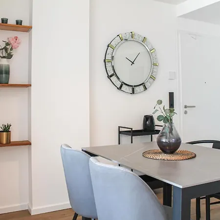 Tropical Apartment - Fuer Freunde & Familien, Stadtnah, Parkplatz, E-Ladestation, Gitterbox Fuer Fahrraeder, Fitnessstudio, Digitale Gaestemappe Mit Restaurant- Und Unternehmenstipps Koblenz  Exterior photo