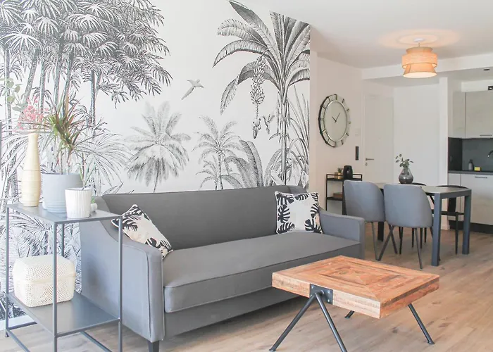 Tropical Apartment - Fuer Freunde & Familien, Stadtnah, Parkplatz, E-Ladestation, Gitterbox Fuer Fahrraeder, Fitnessstudio, Digitale Gaestemappe Mit Restaurant- Und Unternehmenstipps