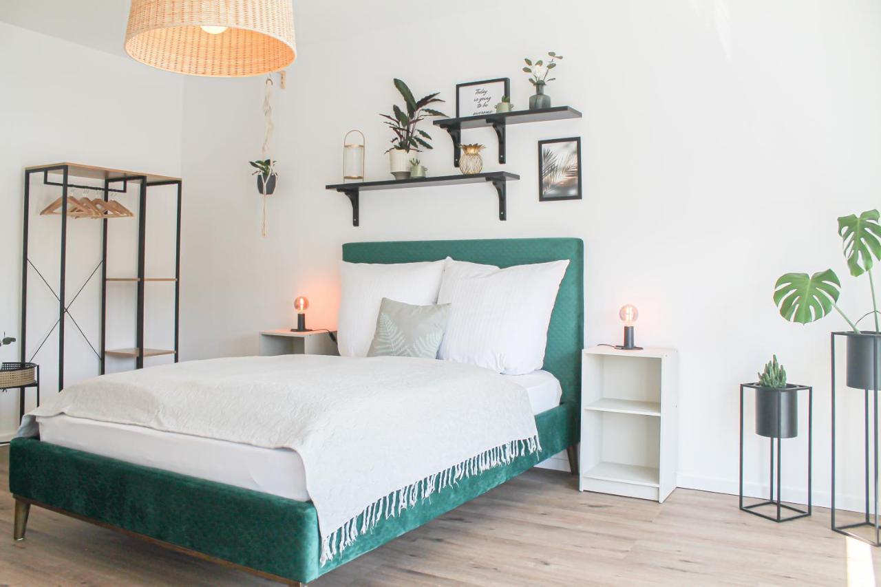 Appartement Tropical - Fuer Freunde & Familien, Stadtnah, Parkplatz, E-ladestation, Gitterbox Fuer Fahrraeder, Fitnessstudio, Digitale Gaestemappe Mit Restaurant- Und Unternehmenstipps Koblenz (Rhineland-Palatinate)