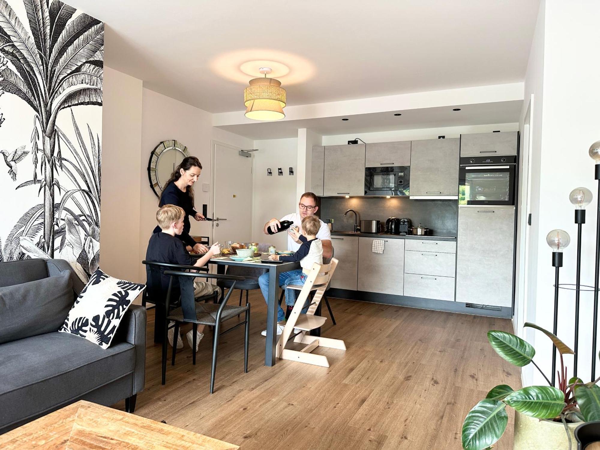 Apartment Tropical - Fuer Freunde & Familien, Stadtnah, Parkplatz, E-ladestation, Gitterbox Fuer Fahrraeder, Fitnessstudio, Digitale Gaestemappe Mit Restaurant- Und Unternehmenstipps Koblenz (Rhineland-Palatinate)