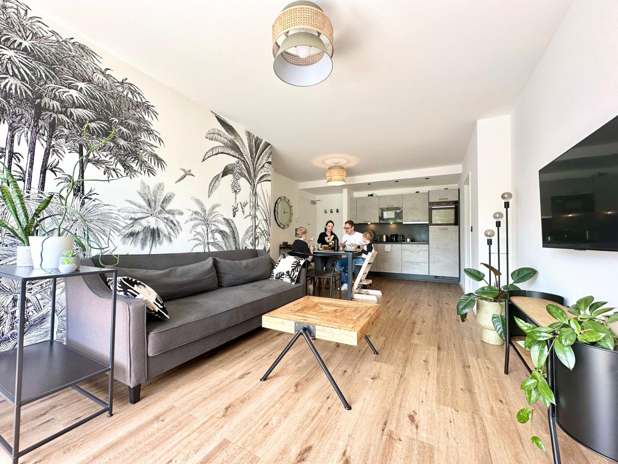Appartement Tropical - Fuer Freunde & Familien, Stadtnah, Parkplatz, E-ladestation, Gitterbox Fuer Fahrraeder, Fitnessstudio, Digitale Gaestemappe Mit Restaurant- Und Unternehmenstipps *